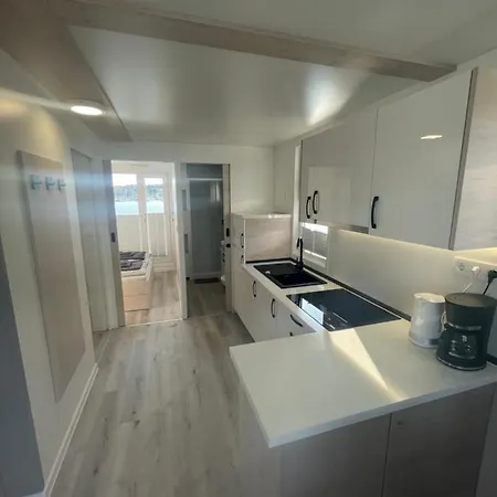 Floating Sea House - 1 Apartment
